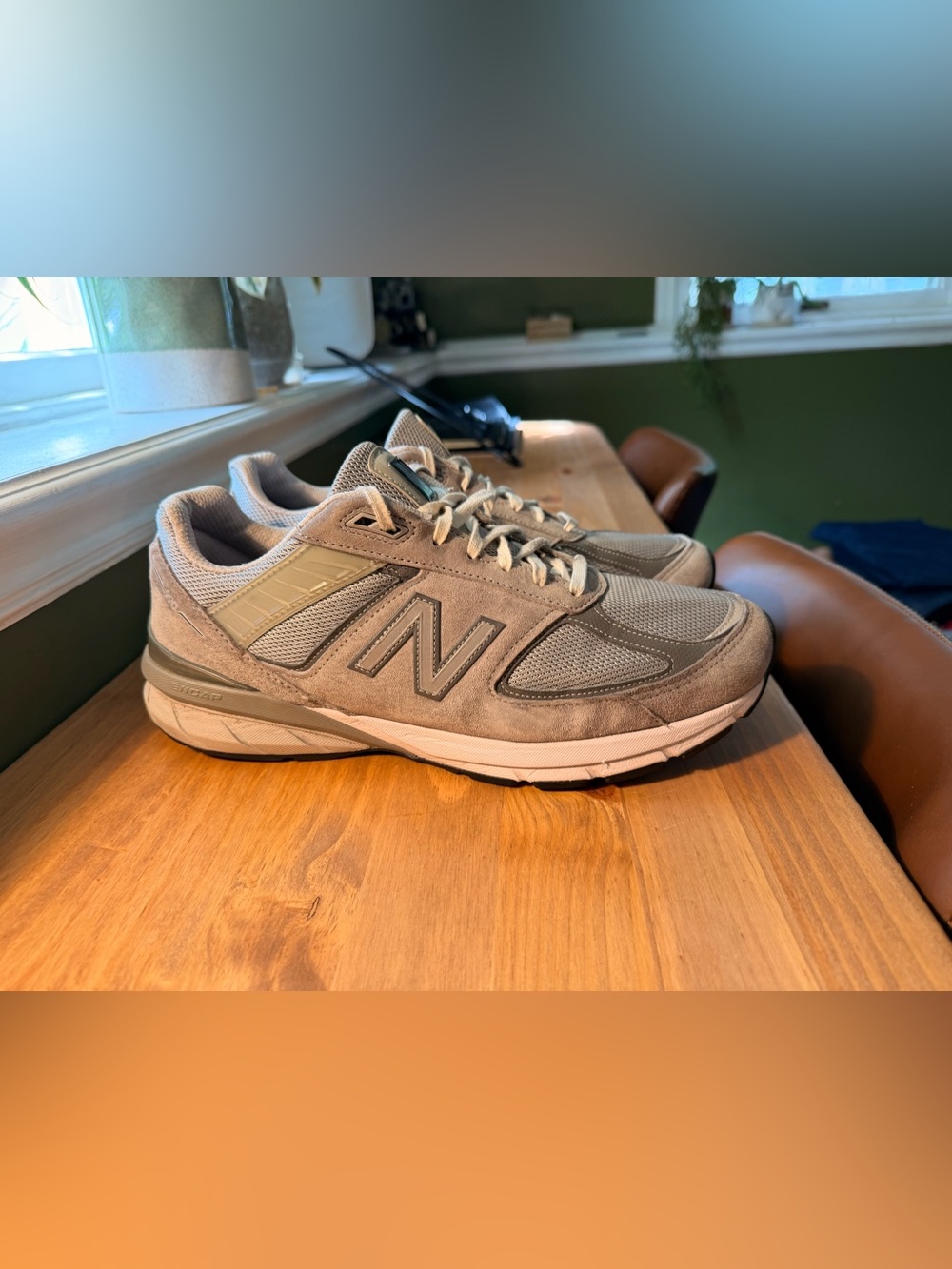 New Balance Men's 990v5 Light Gray Suede & Mesh Sneakers - Picture 3 of 7